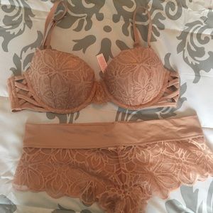 Pink VS bra and panty set!